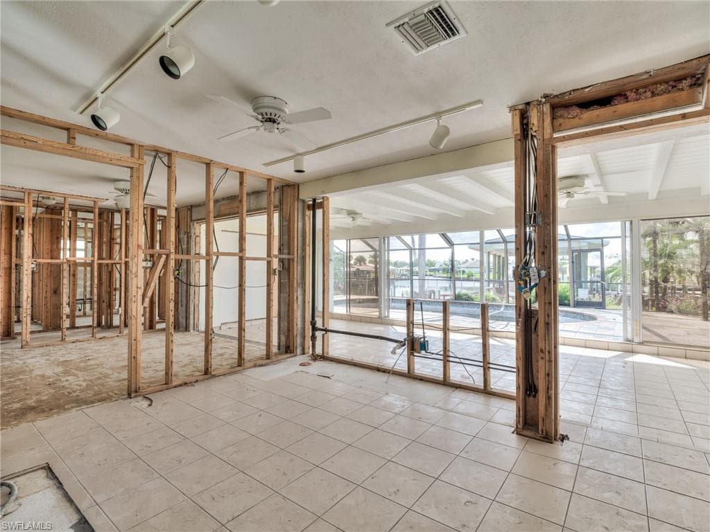 230 Randy LN, FORT MYERS BEACH FL 33931-18