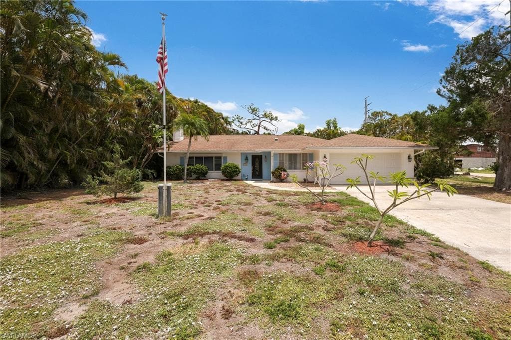 4688 Pembrooke LN, BONITA SPRINGS FL 34134-35