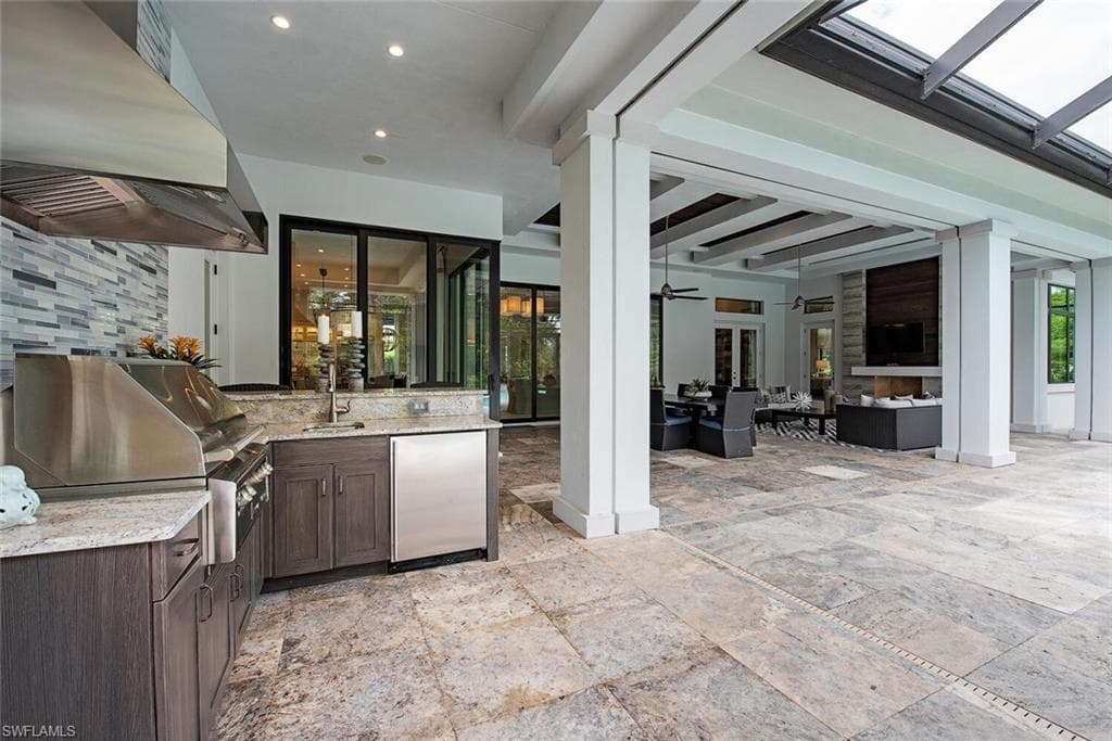 179 Mahogany DR-6