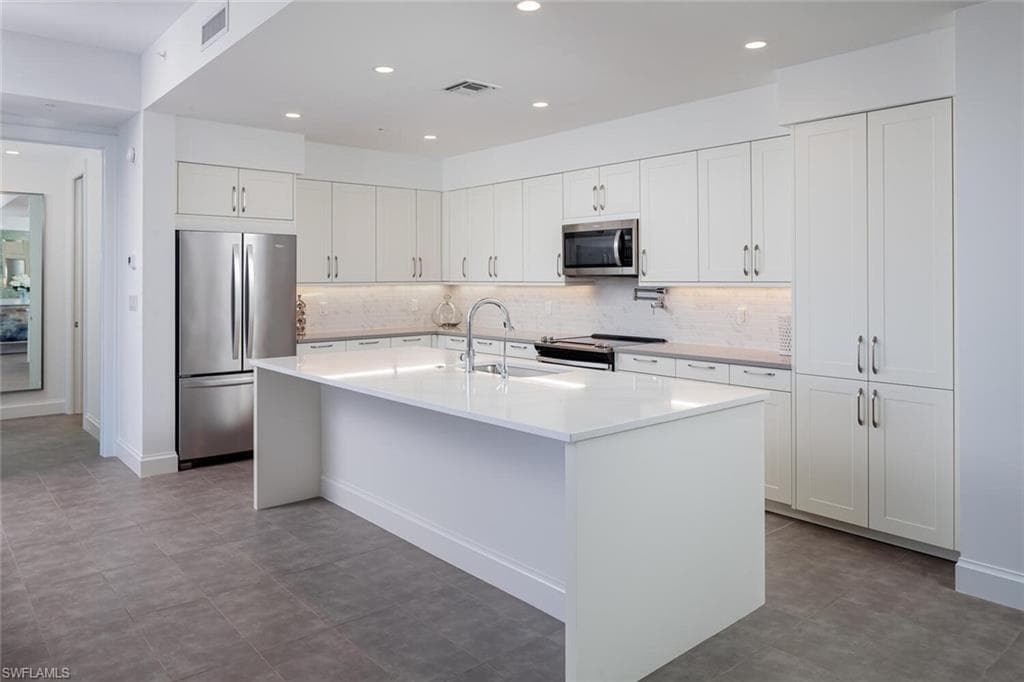 1111 Central AVE # 412, NAPLES FL 34102-5