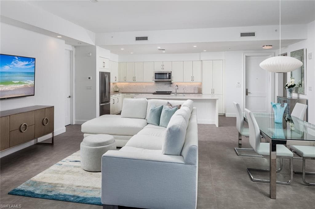 1111 Central AVE # 412, NAPLES FL 34102-4