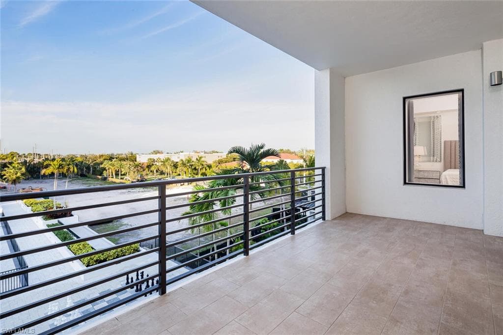1111 Central AVE # 412, NAPLES FL 34102-10
