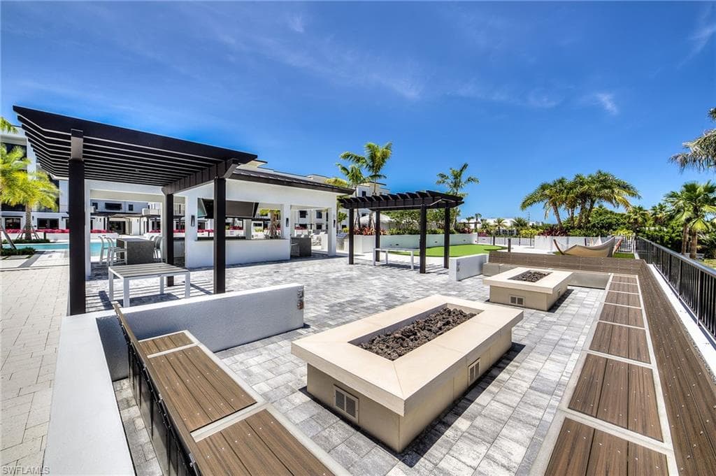 1111 Central AVE # 412, NAPLES FL 34102-18