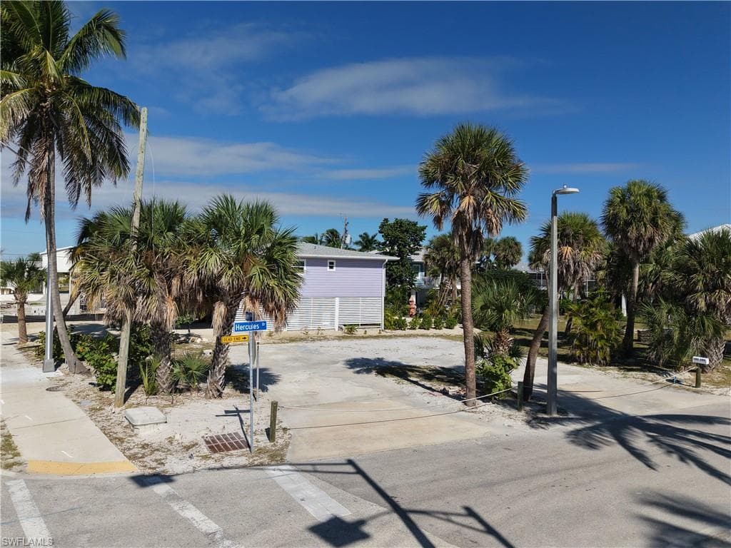 103-105 Hercules DR, FORT MYERS BEACH FL 33931-31
