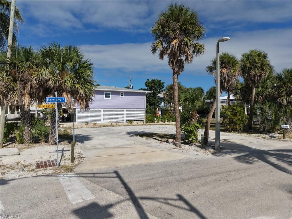 103-105 Hercules DR, FORT MYERS BEACH FL 33931-33