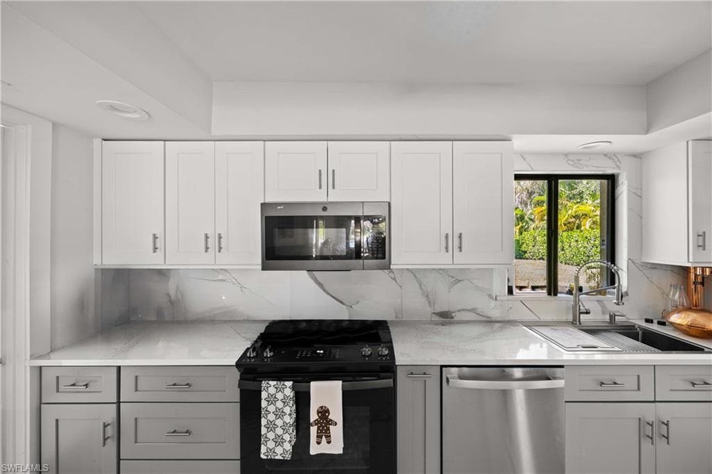 1890 Oakes BLVD, NAPLES FL 34119-6