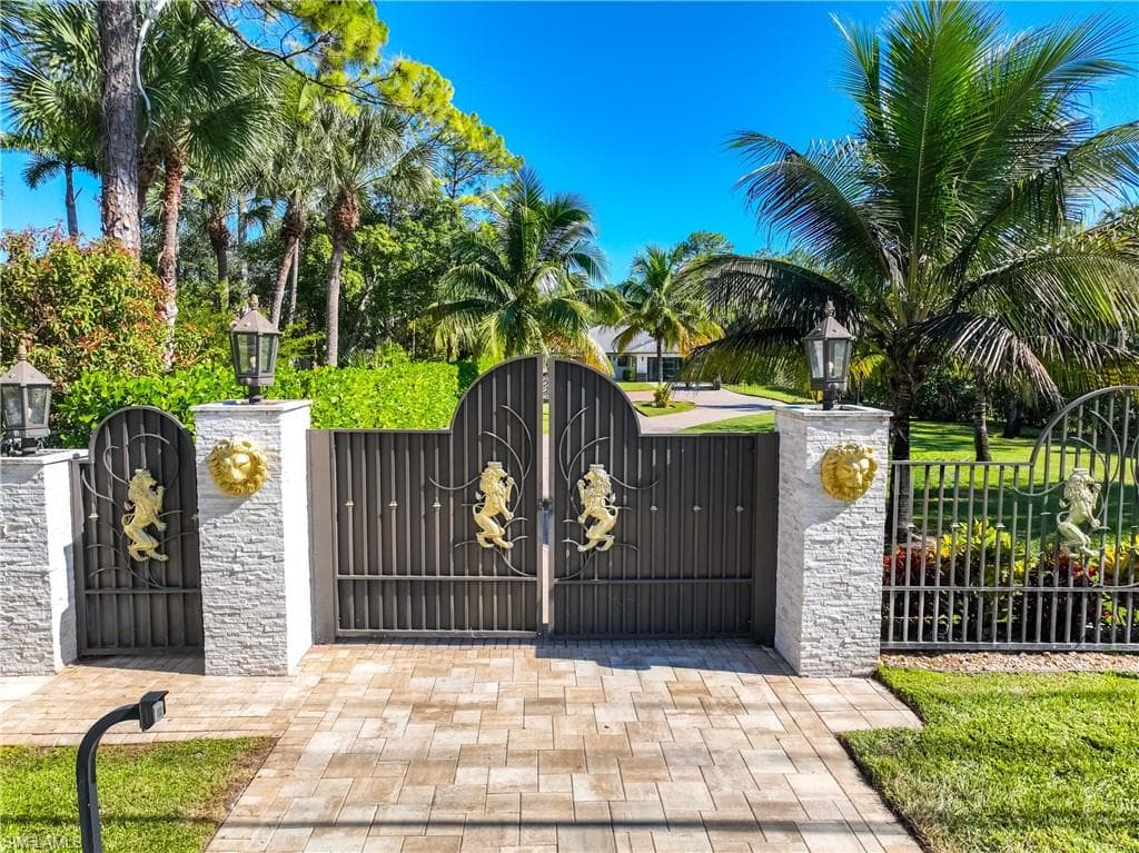 1890 Oakes BLVD, NAPLES FL 34119-2