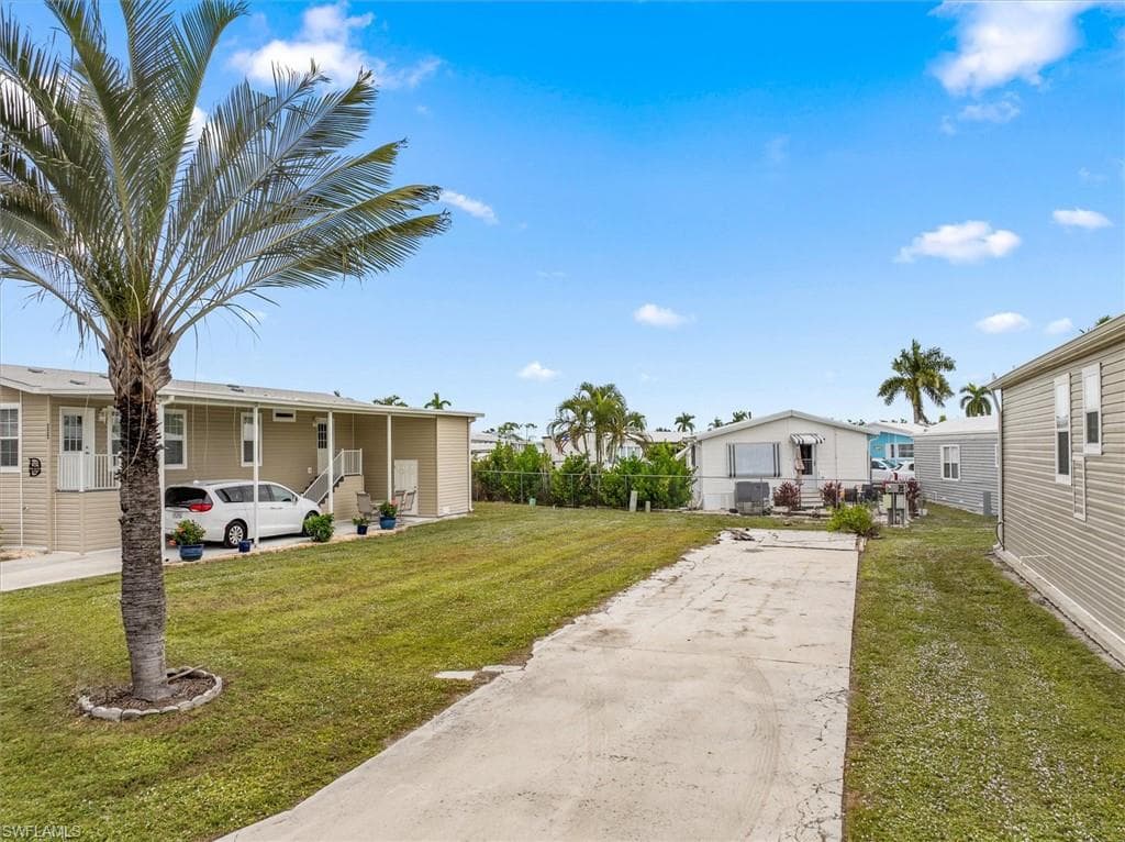 223 Derwent BLVD W, FORT MYERS FL 33908-1