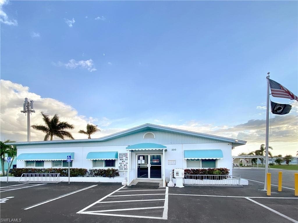 223 Derwent BLVD W, FORT MYERS FL 33908-12