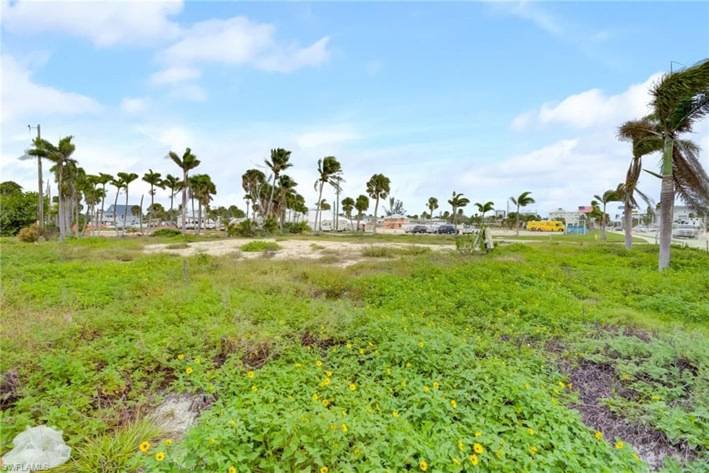 121 Connecticut ST, FORT MYERS BEACH FL 33931-17