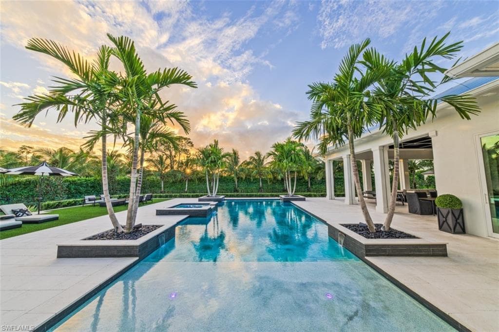 185 CAJEPUT DR, NAPLES FL 34108-40