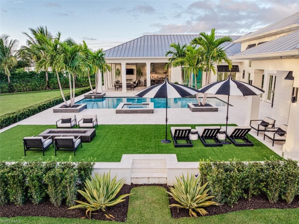 185 CAJEPUT DR, NAPLES FL 34108-49