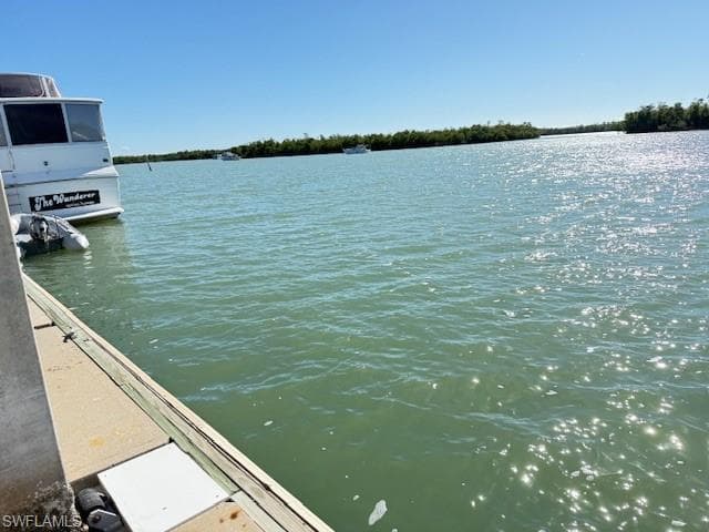 385 Angler DR, GOODLAND FL 34140-2