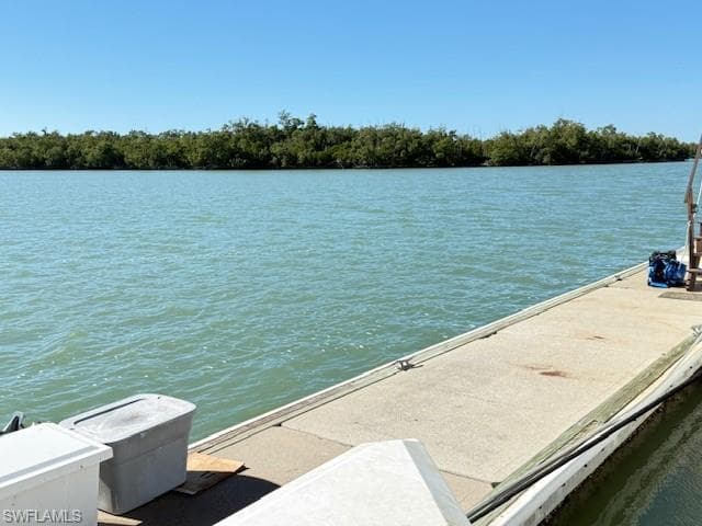 385 Angler DR, GOODLAND FL 34140-3