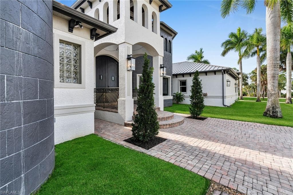 18528 Baseleg AVE, NORTH FORT MYERS FL 33917-8