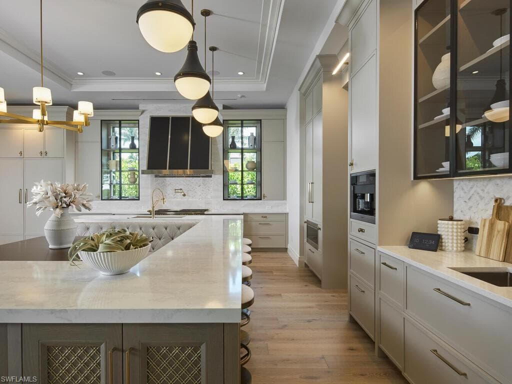 595 16th AVE S, NAPLES FL 34102-8