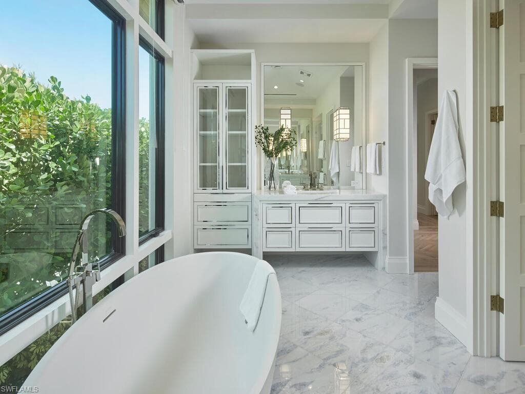 595 16th AVE S, NAPLES FL 34102-18