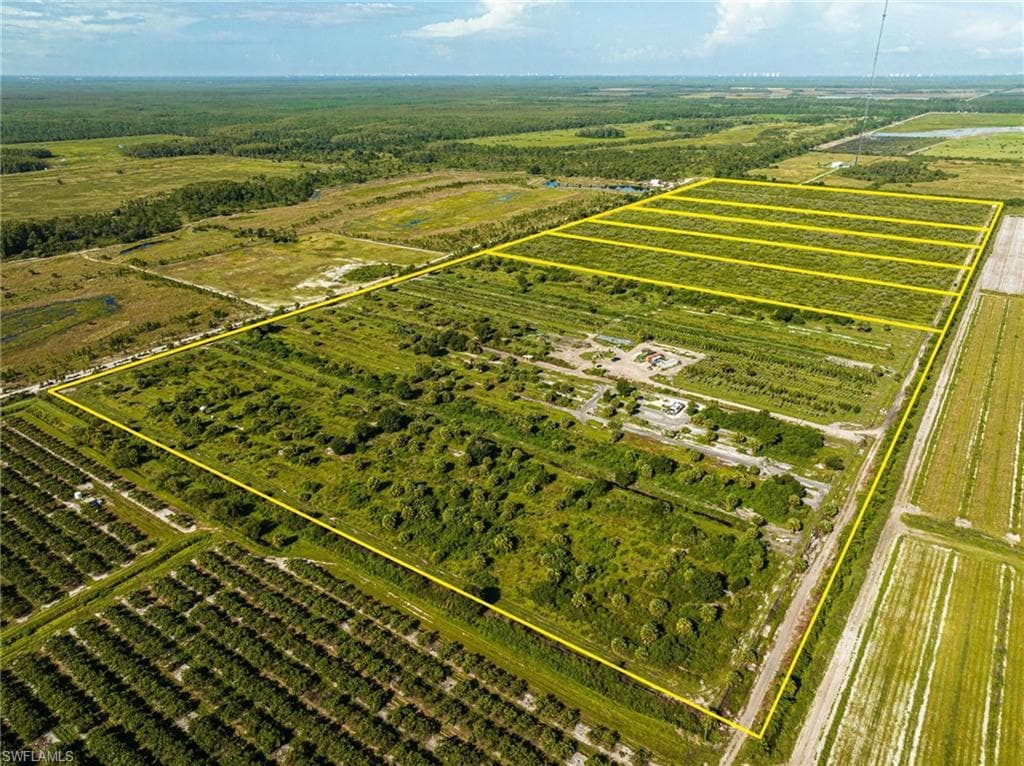 21999 Carter RD, ESTERO FL 33928-8