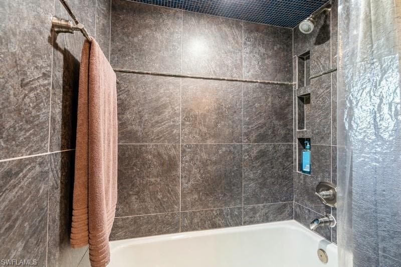6670 Pangola RD, FORT MYERS FL 33905-19