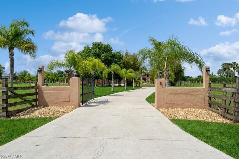 6670 Pangola RD, FORT MYERS FL 33905-39