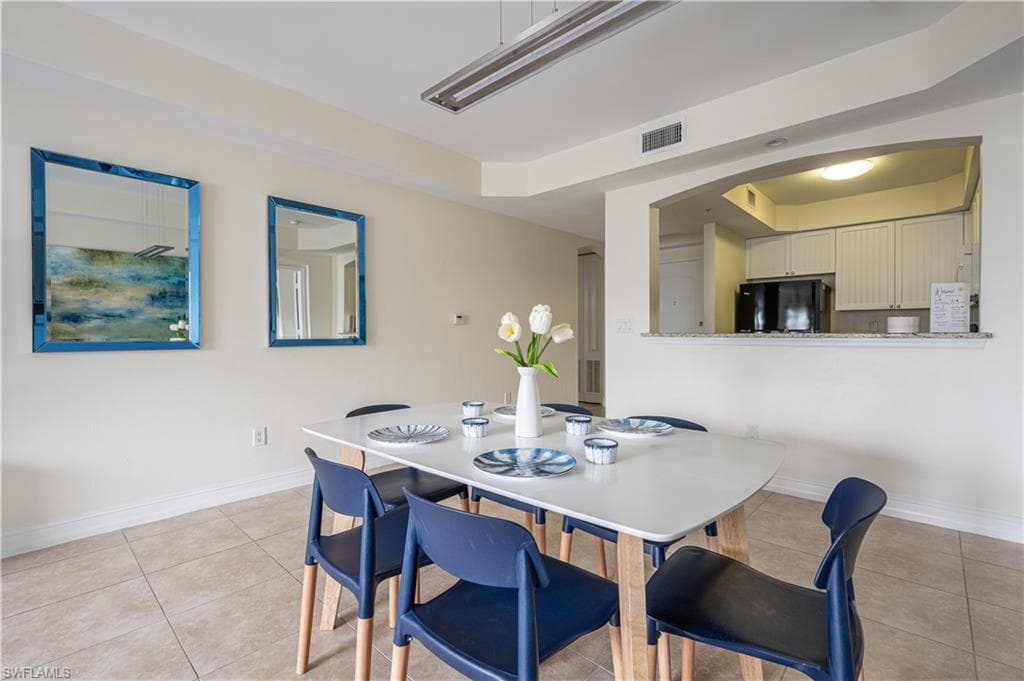 1100 Pine Ridge RD # A304, NAPLES FL 34108-1