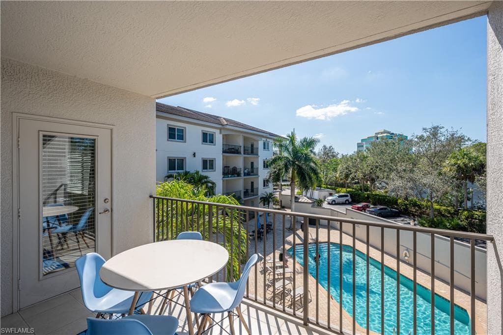 1100 Pine Ridge RD # A304, NAPLES FL 34108-15