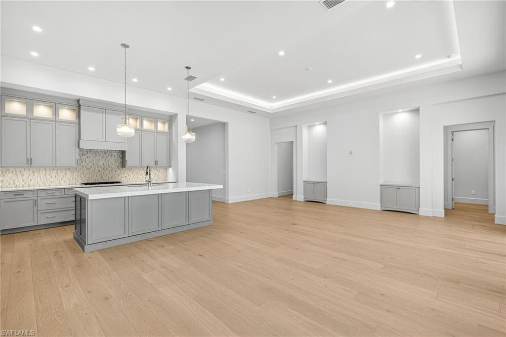 2032 Cambridge Park DR, NAPLES FL 34109-6