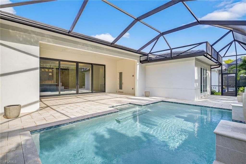 2032 Cambridge Park DR, NAPLES FL 34109-32