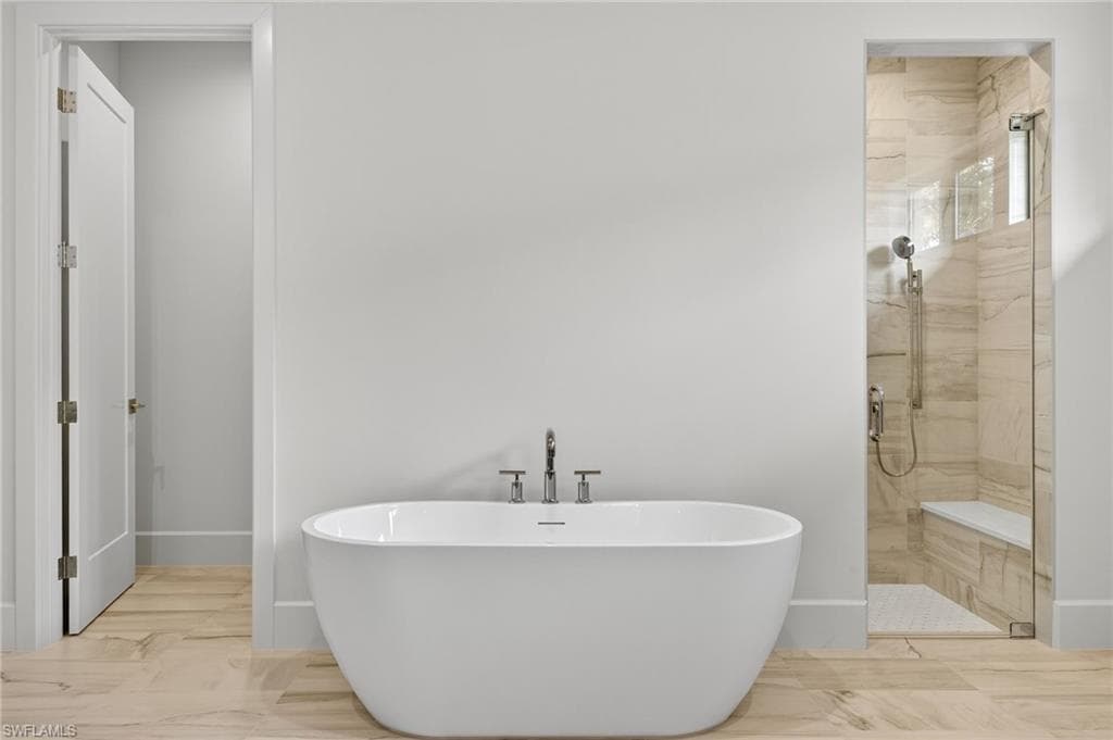 2032 Cambridge Park DR, NAPLES FL 34109-17