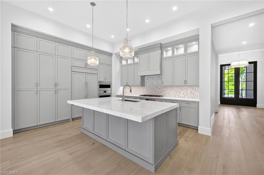 2032 Cambridge Park DR, NAPLES FL 34109-7