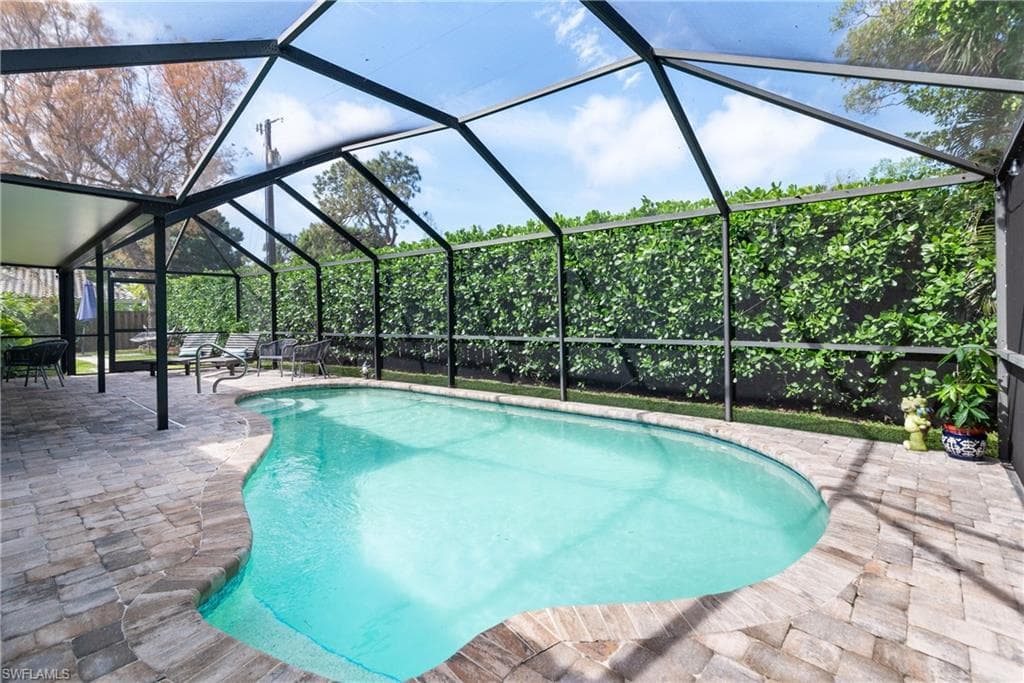237 Burning Tree DR, NAPLES FL 34105-1