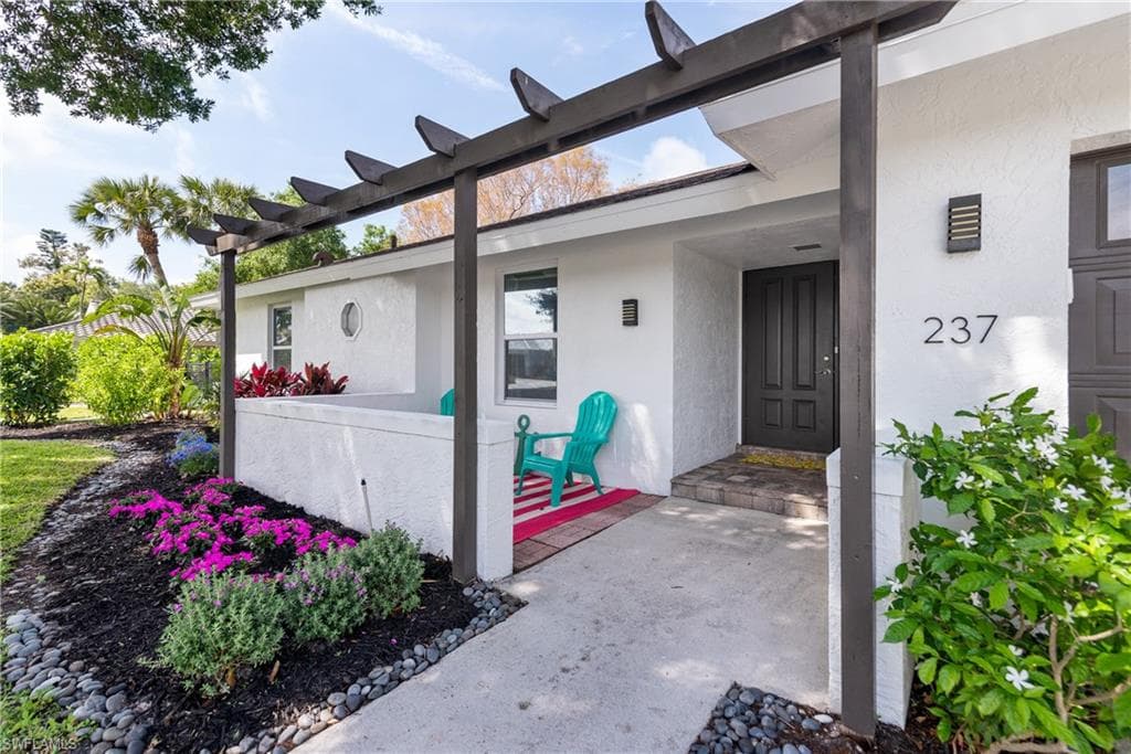 237 Burning Tree DR, NAPLES FL 34105-3