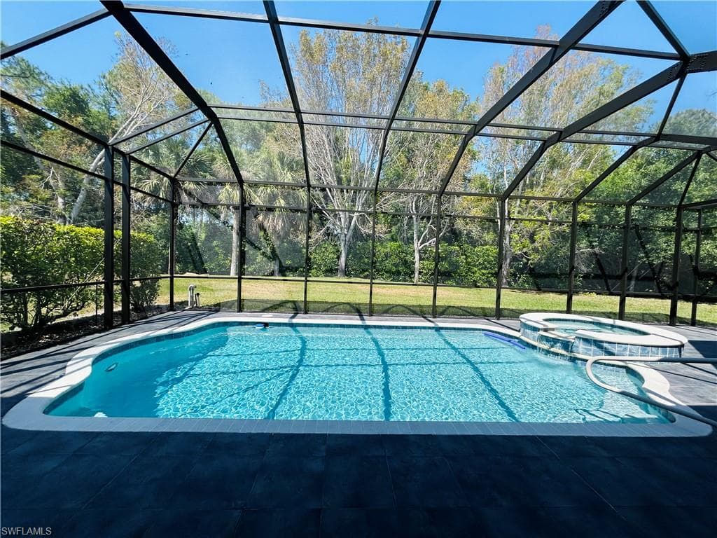 10283 Avonleigh DR, BONITA SPRINGS FL 34135-1