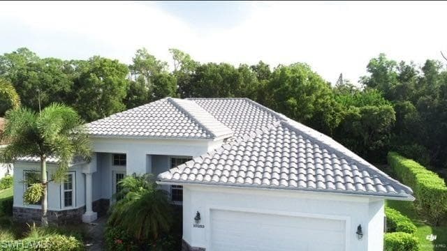 10283 Avonleigh DR, BONITA SPRINGS FL 34135-3