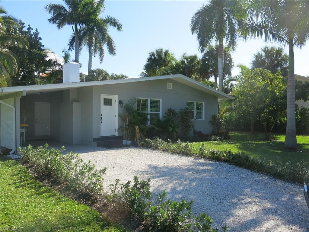 1315 Sandpiper ST, NAPLES FL 34102-1