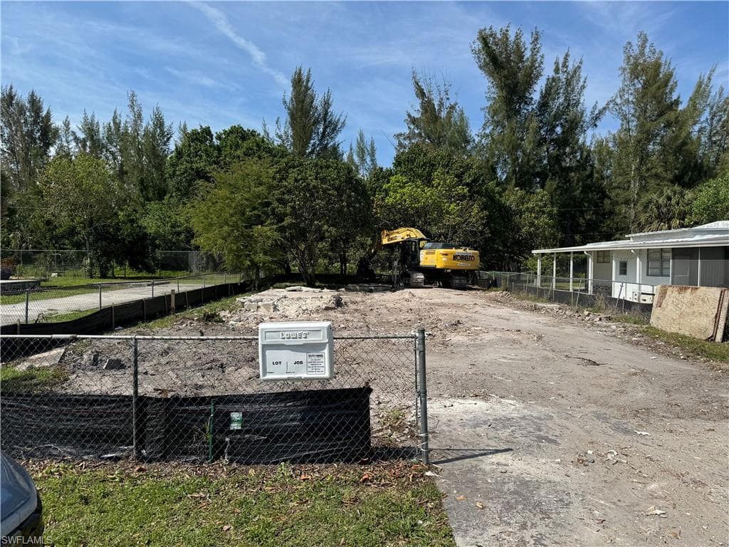 116 Jeepers DR, NAPLES FL 34112-1