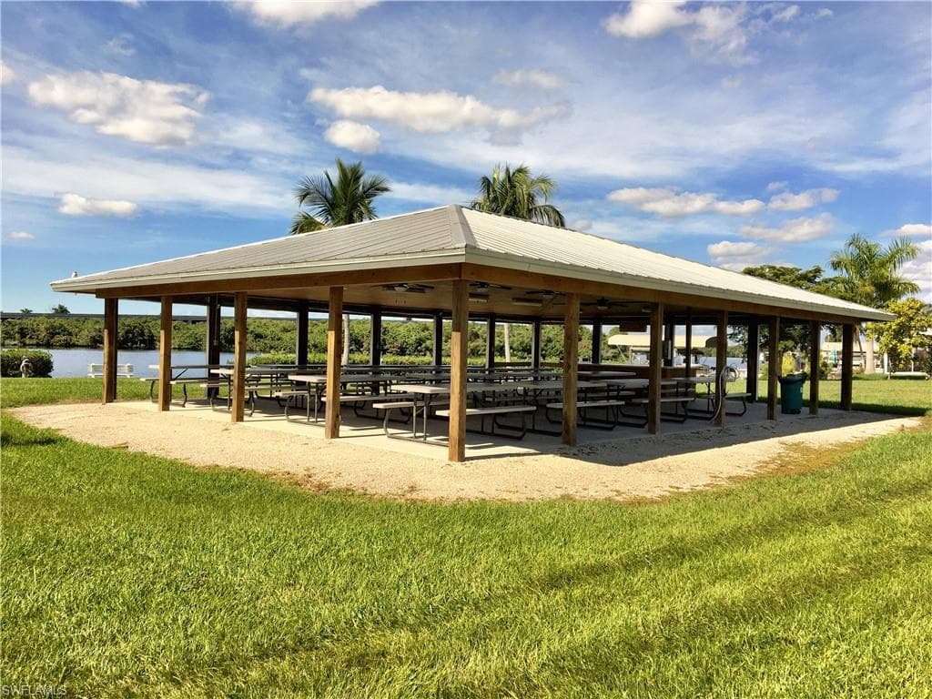 241 Tangerine DR, FORT MYERS FL 33905-3