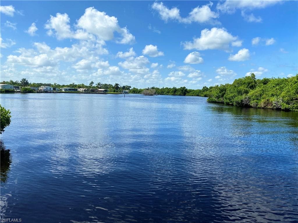 241 Tangerine DR, FORT MYERS FL 33905-7