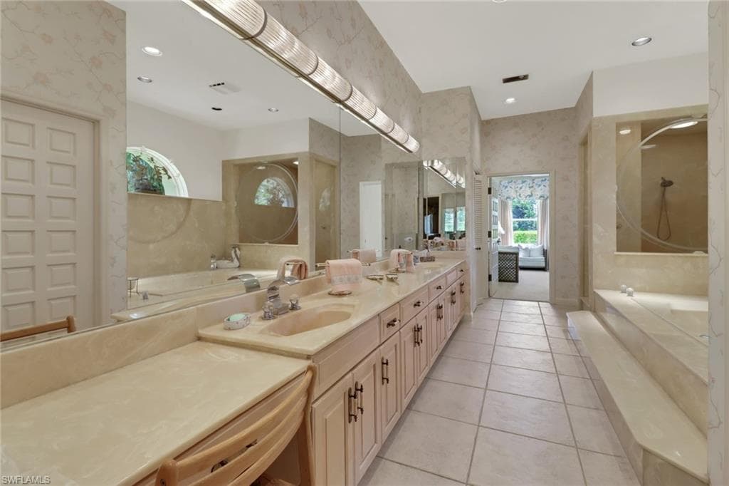 4724 Oak Leaf DR, NAPLES FL 34119-13