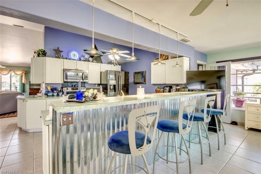 539 W Archer PKWY, CAPE CORAL FL 33904-5