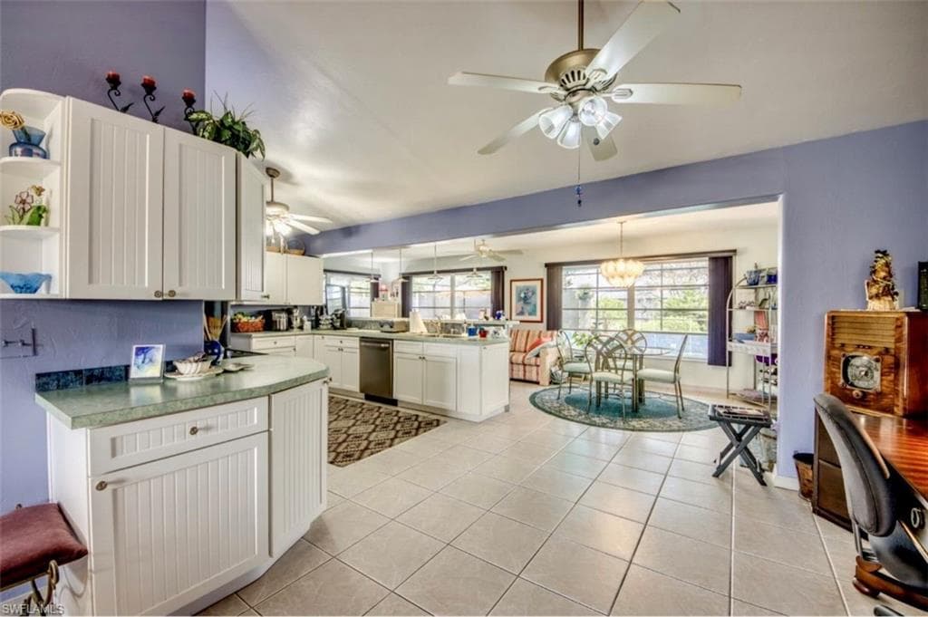 539 W Archer PKWY, CAPE CORAL FL 33904-3