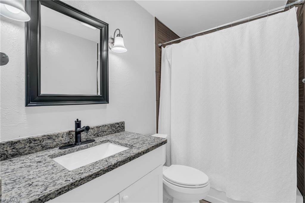 883 Coconut CIR E, NAPLES FL 34104-26