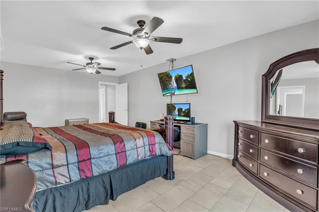 883 Coconut CIR E, NAPLES FL 34104-15