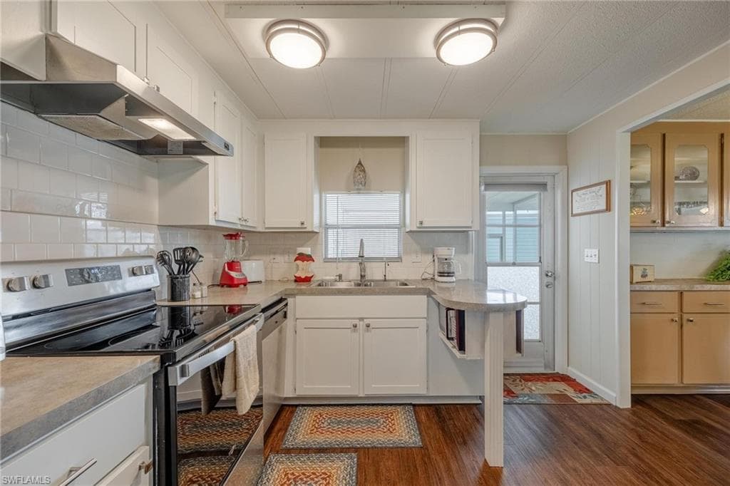 820 Peaceful DR, NORTH FORT MYERS FL 33917-11