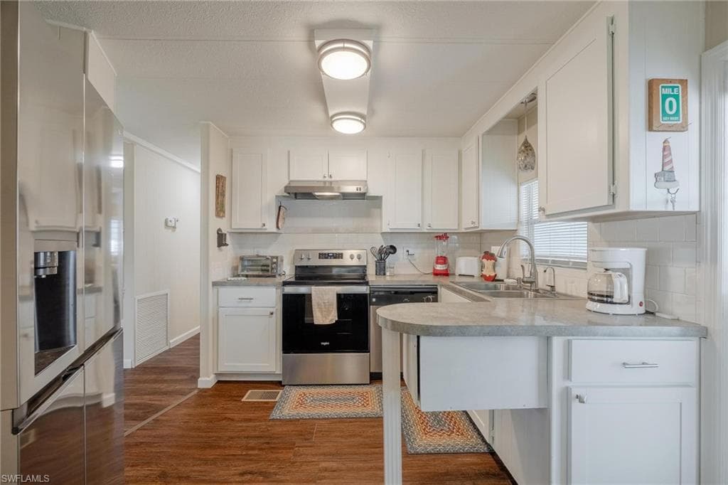 820 Peaceful DR, NORTH FORT MYERS FL 33917-6