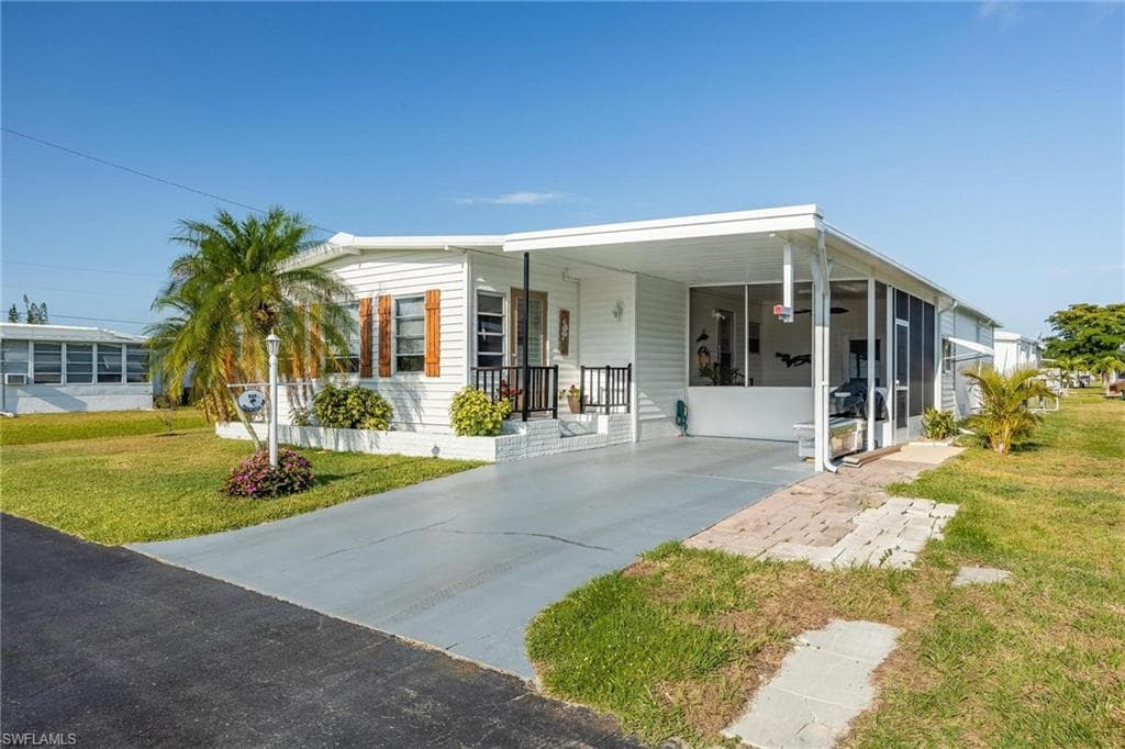 820 Peaceful DR, NORTH FORT MYERS FL 33917-3