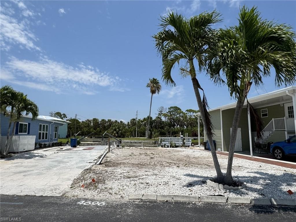 4696 Leilani LN, BONITA SPRINGS FL 34134-1