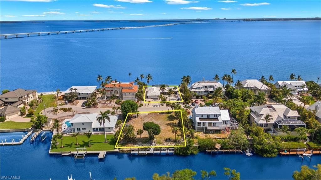 592 Lighthouse WAY, SANIBEL FL 33957-1