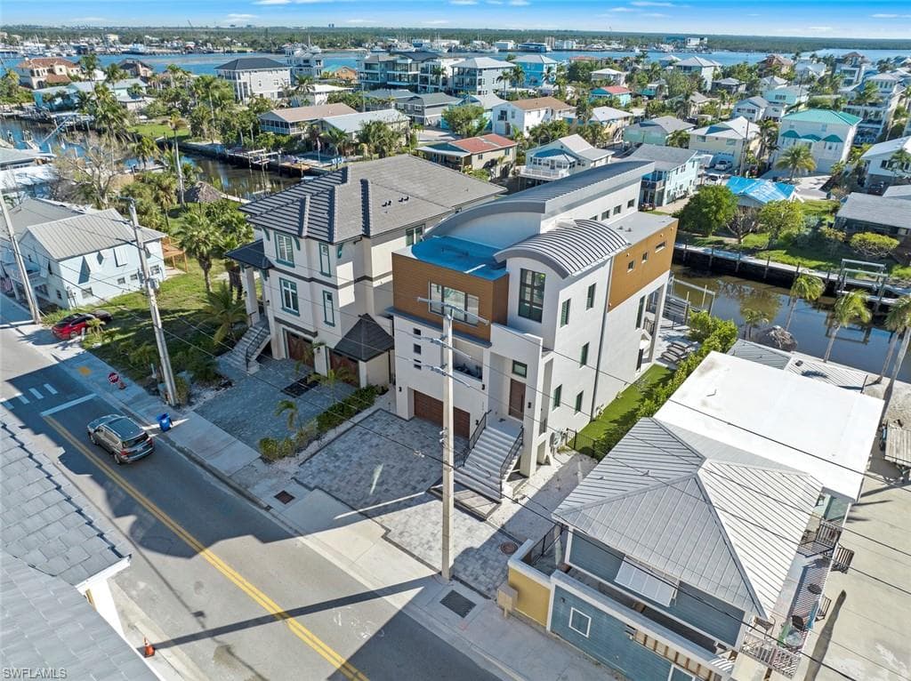 250 Crescent ST, FORT MYERS BEACH FL 33931-1
