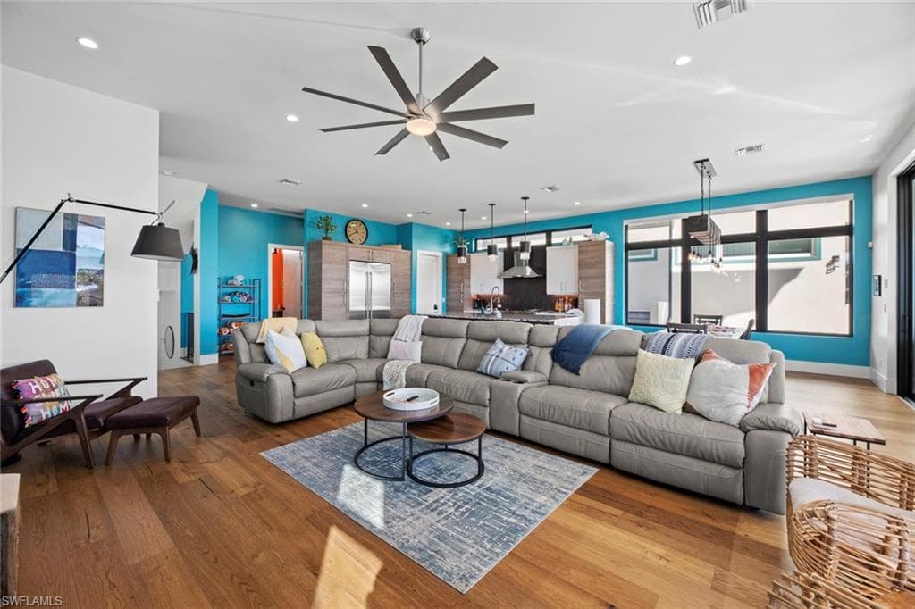 250 Crescent ST, FORT MYERS BEACH FL 33931-5